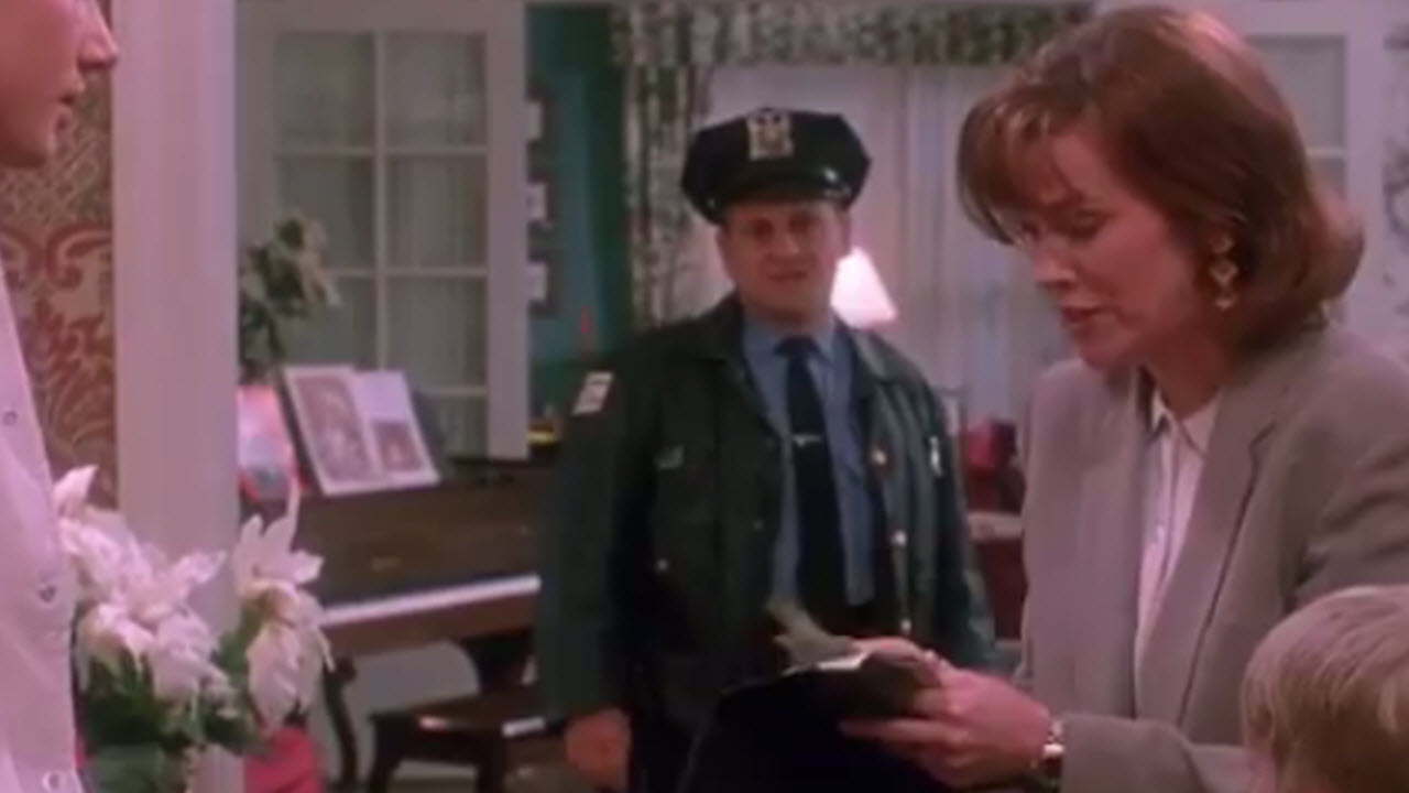 Forget The Dad's Mob Ties, Is Kevin's Mom The Real Breadwinner in HOME ALONE?