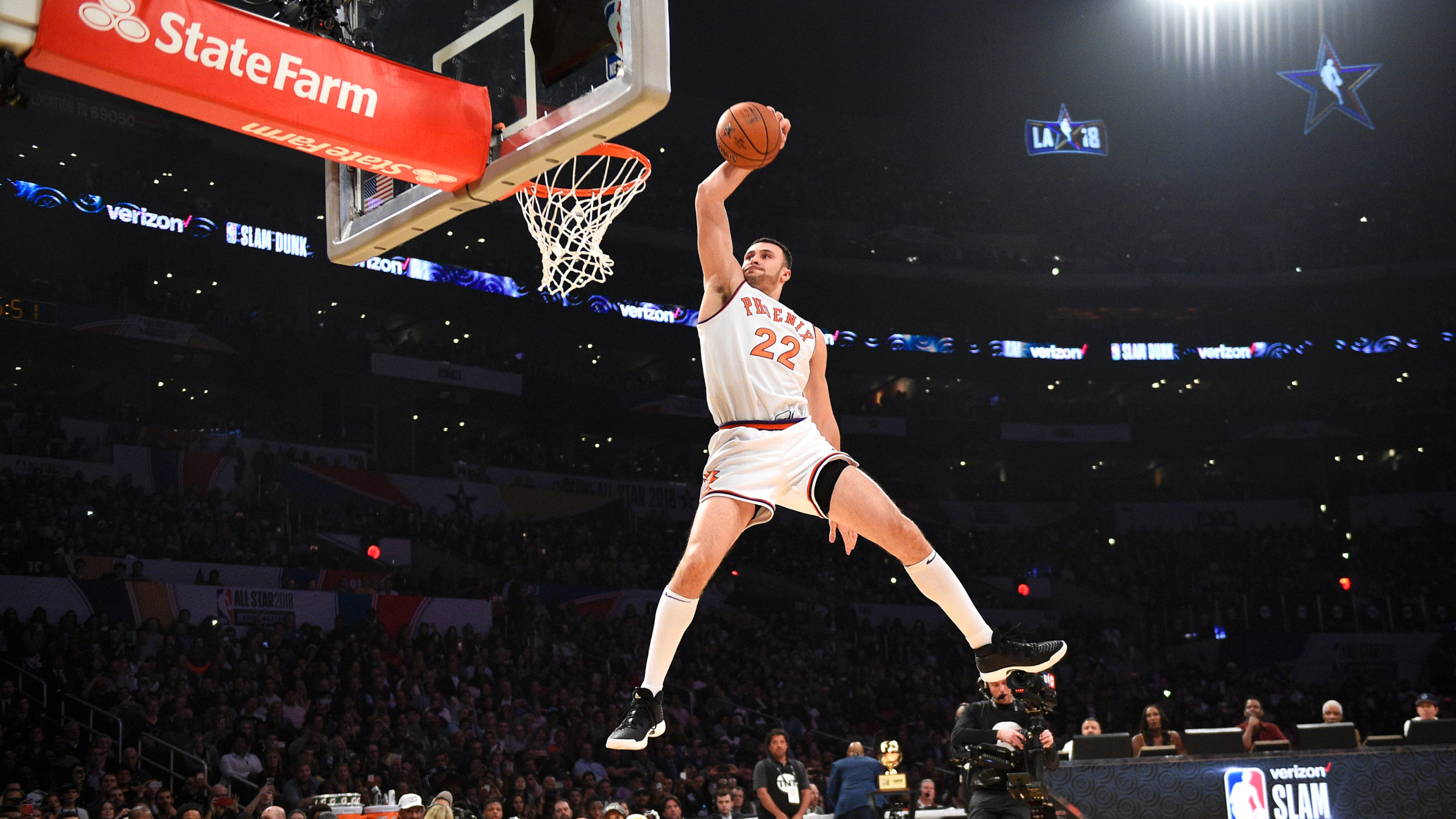Larry Nance Jr. Recreates His Father's Iconic Dunk From 1984