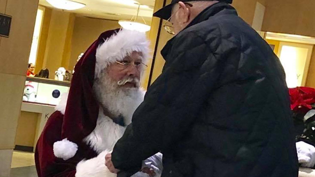 Santa Takes a Knee to Thank a WW2 Hero Who is also a Father of 10