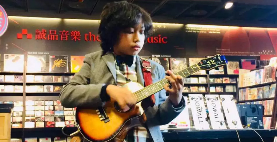 Feng E Ukuele Prodigy