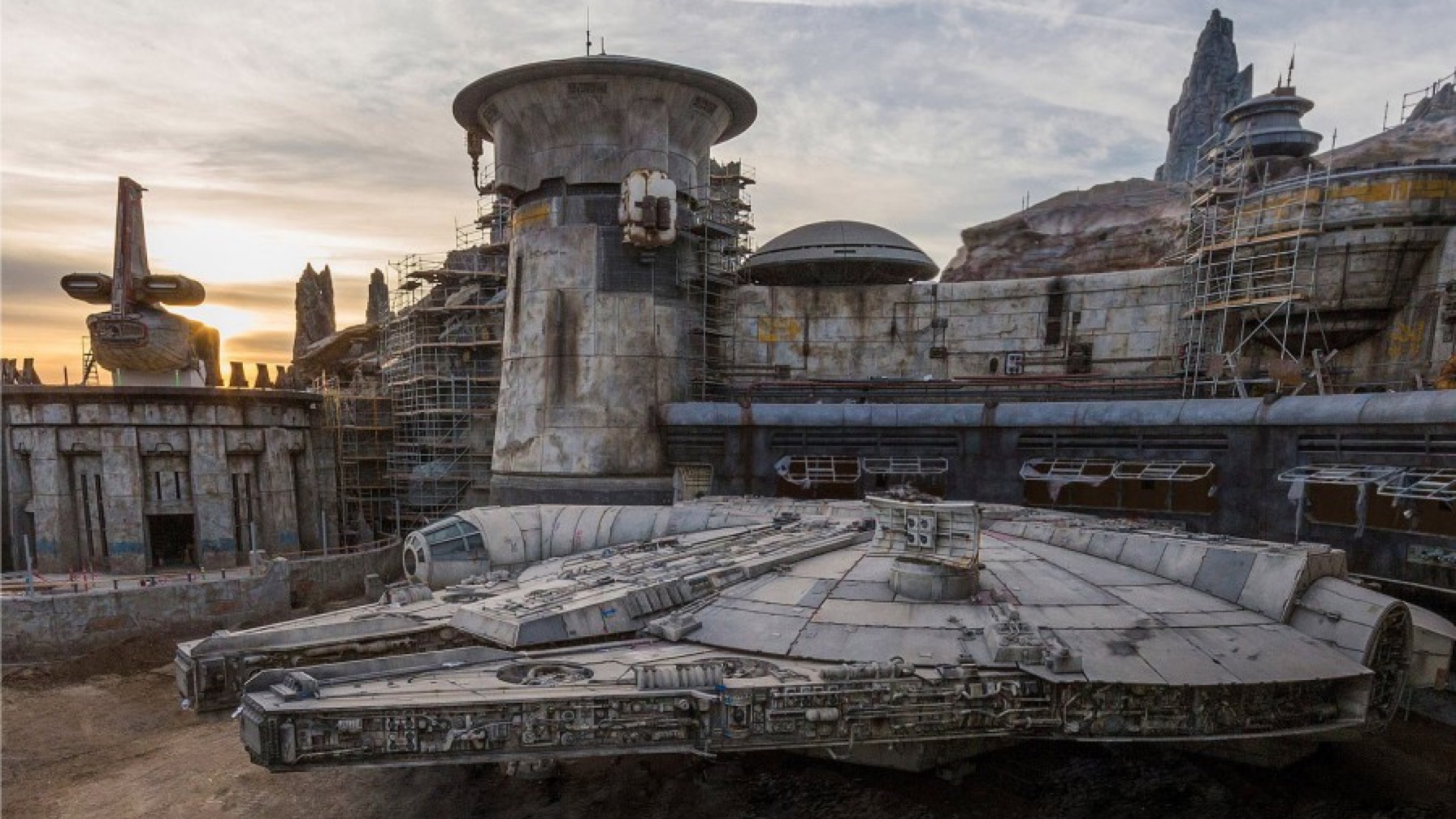 Disney's "Galaxy's Edge" Star Wars Theme Park is Almost Operational [WATCH]