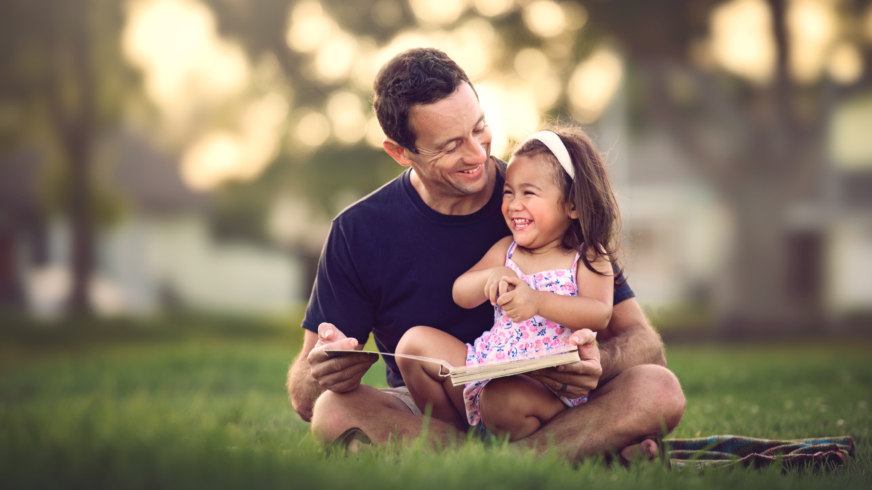 Reading to Your Kid Makes Them a Better Student and You a Better Dad