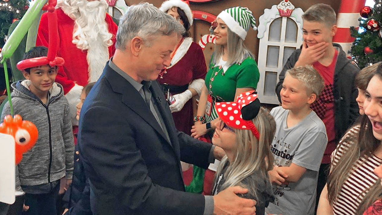 Gary Sinise at Airport with kids taking off for Disneyland
