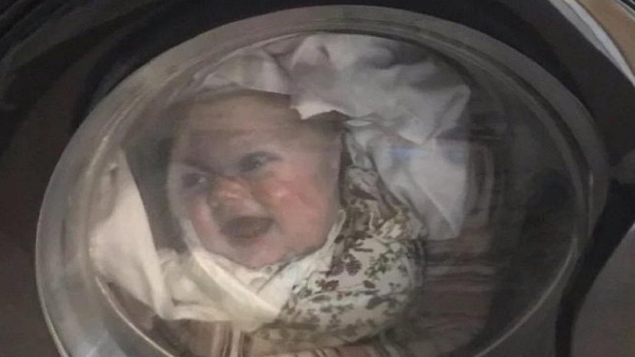 T-Shirt Baby in Washing Machine