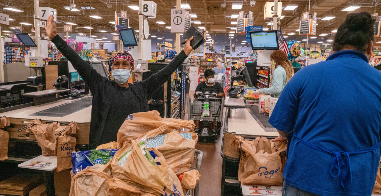 Tyler Perry pays for Groceries