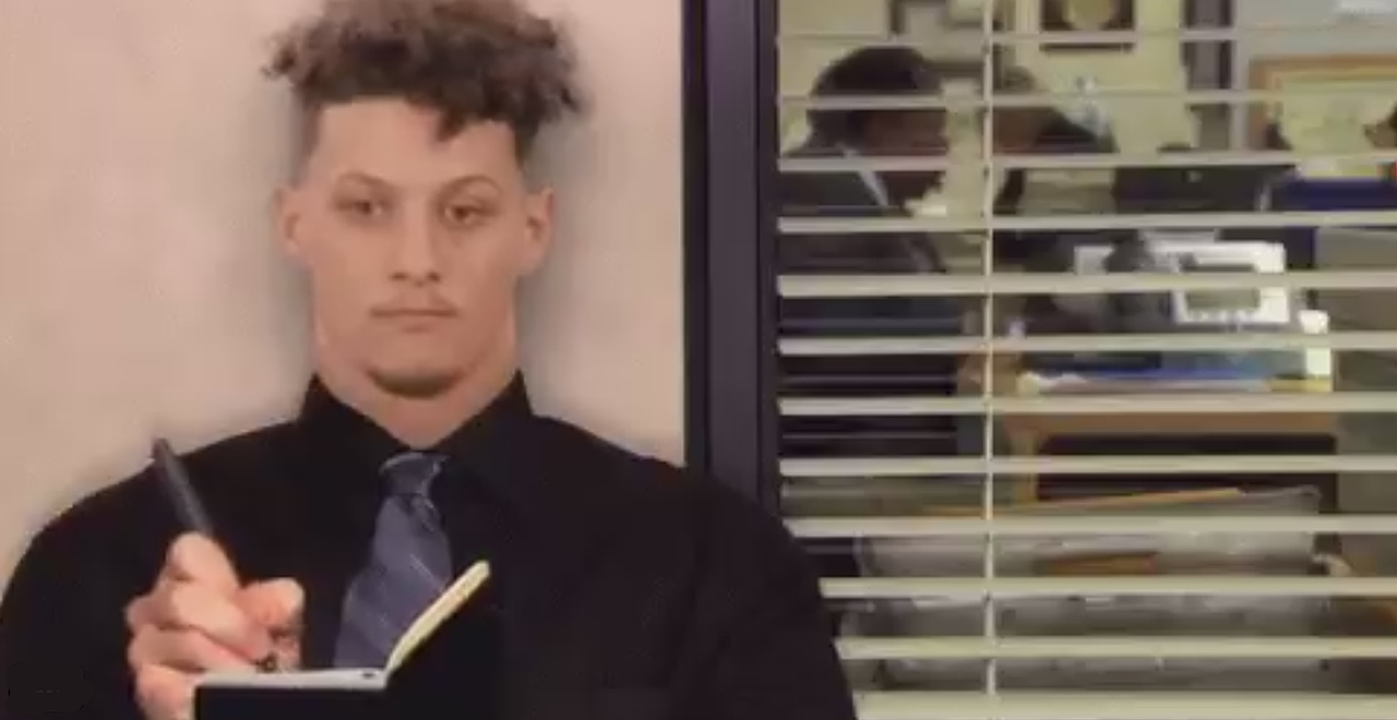 Mahomes taking notes