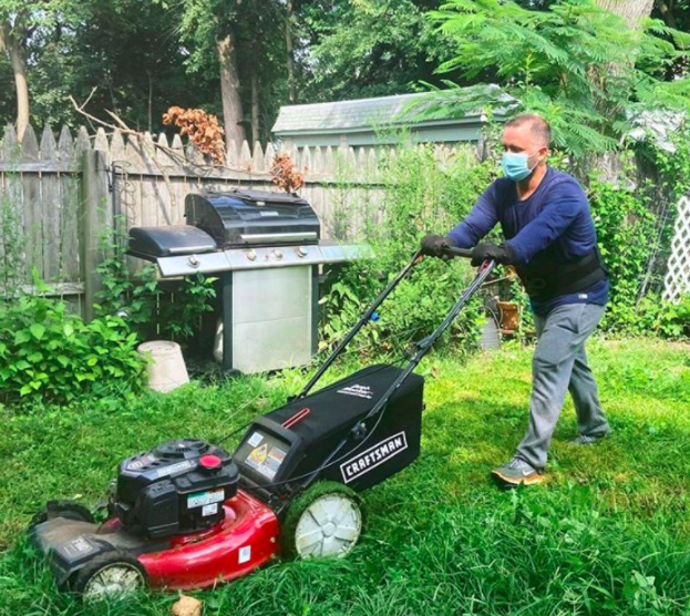 Man Loses Job, Mows Lawns for Free