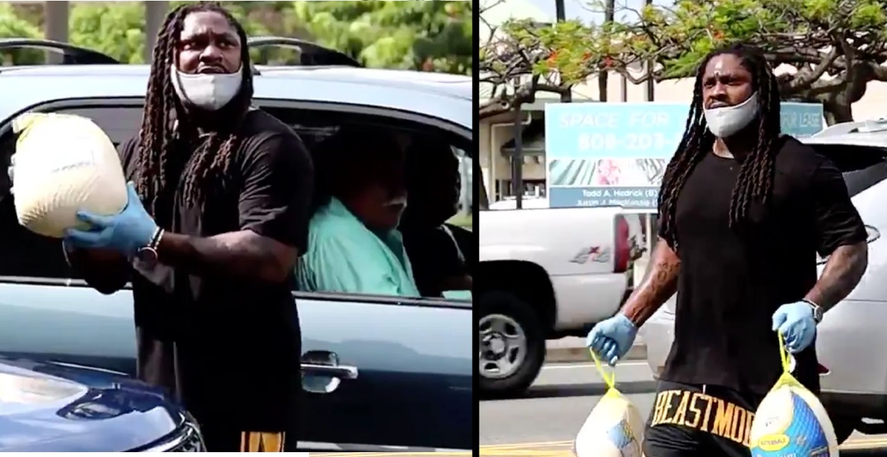 Marshawn Lynch handing out turkeys