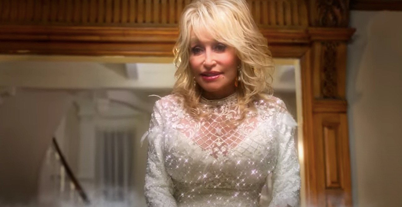 Dolly Parton Saves 9-Year-Old On Set of New Movie