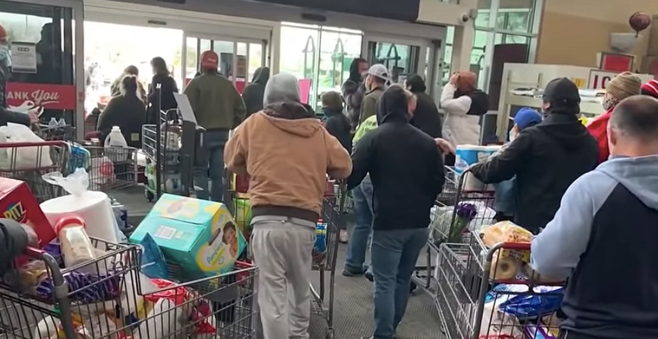 Texas store loses power, lets customers leave with groceries