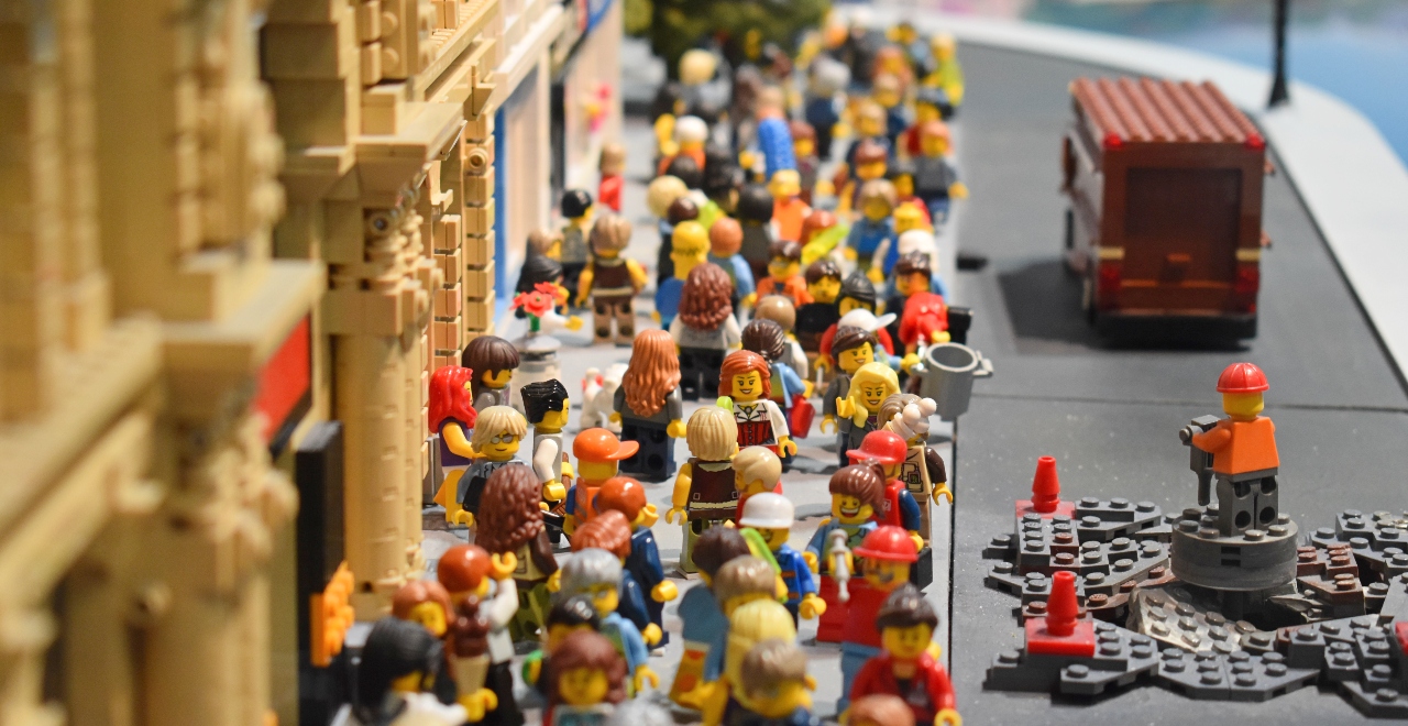 LEGO IDEAS - The Bus Central