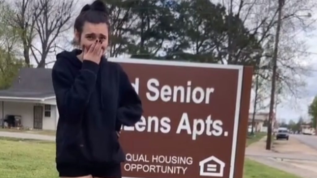 Teen Is Living Her Best Life After Accidentally Moves Into Retirement Community