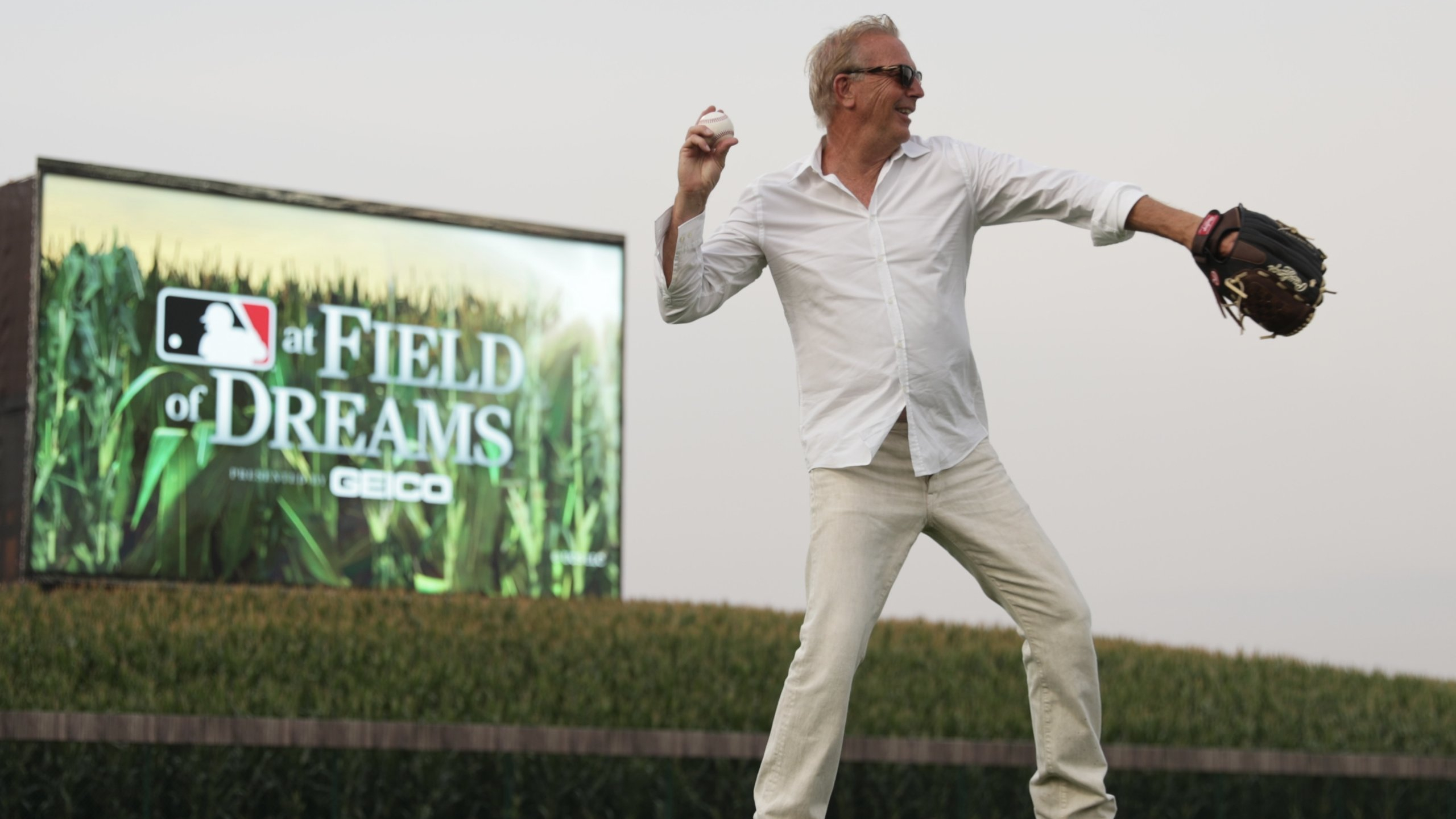 Costner Returns Field of Dreams