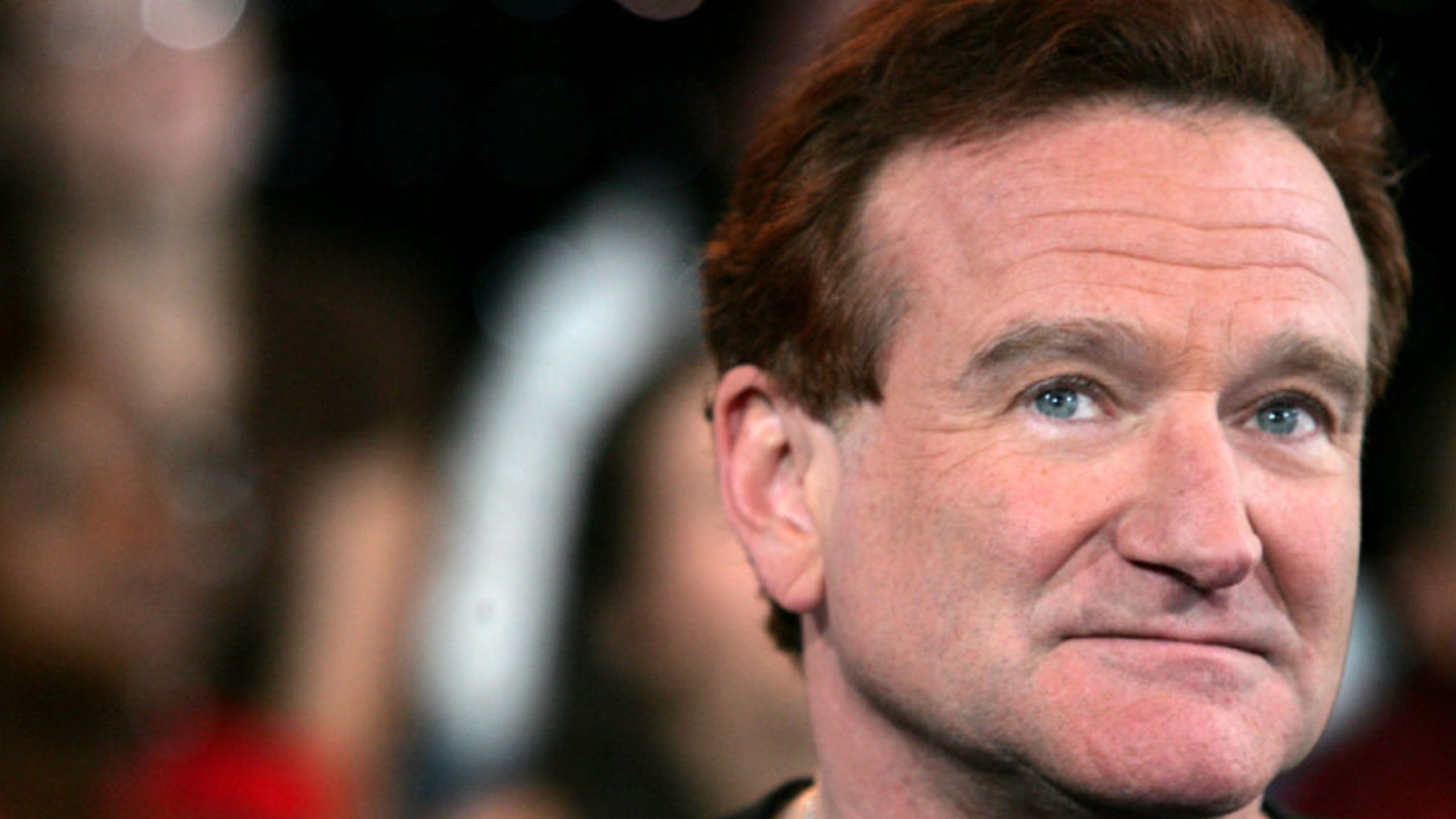 Robin Williams comforts woman after husband's suicide