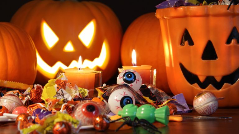 Nutritionists Confirm That ”Healthy” Halloween Candy Isn’t Helping Anyone